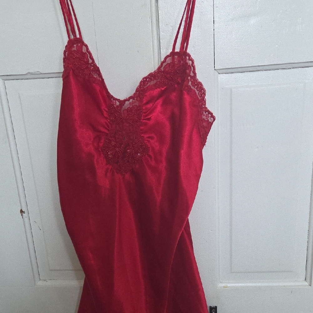 Elegant Red Lace Trim Chemise